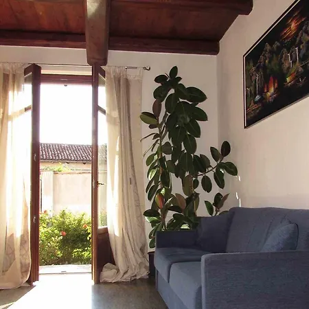 Apartment Rose Garden